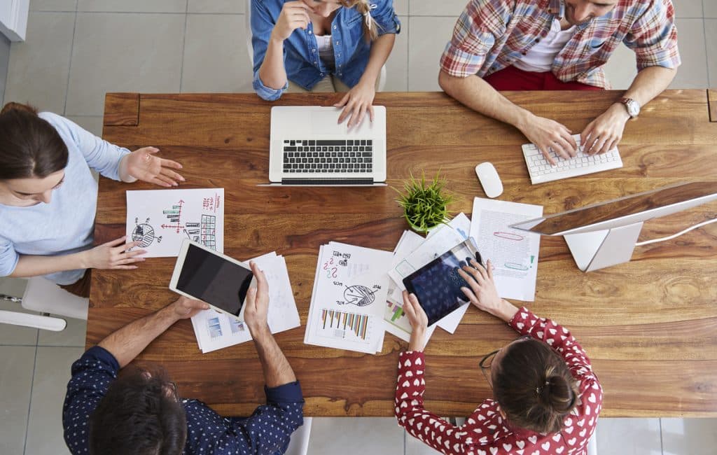 hot desking practices with coworkers